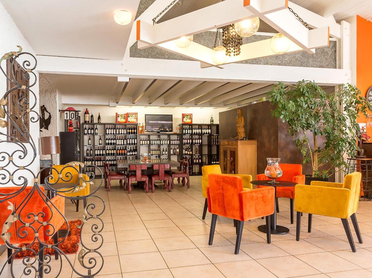 Logis Hotel Restaurant La Citadelle เบลย์ ภายนอก รูปภาพ